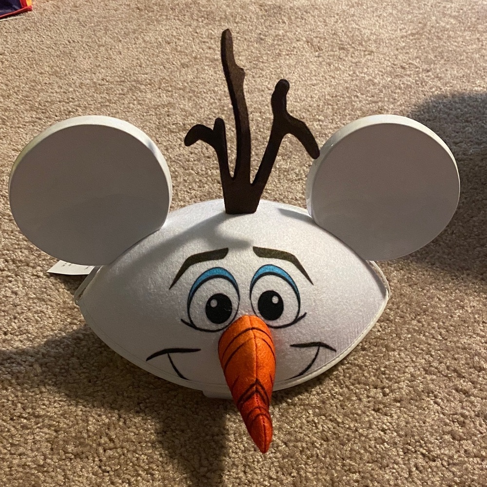 Disney Olaf Character hat